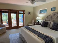 Waterfront Beauty 8-guests, Dock, Kayaks and more