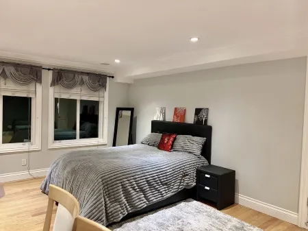 32nd Ave Casa next to Legion of Honor Museum, park, restaurants, bus, playground Отели рядом с достопримечательностью «Legion of Honor»