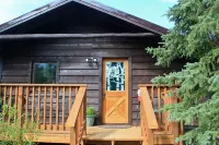 McKinley Creekside Cabins & Cafe'-The Carlo Guest Cabin