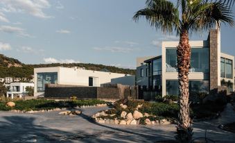 Horizon Luxury Seafront Villa