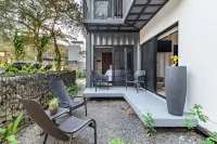 Z102 Studios, 4 Industrial Beach Condos w Pool! Hotel a 