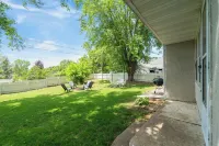 Walk to Downtown Prescott Shops, Dining and Riverfront at Cardinal Cottage