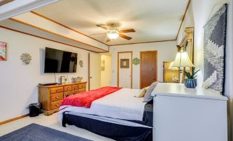 'the Treehouse' in Cherokee Village: Deck & Views