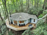 Enchanting Mountain Tree House Hideaway. Hotels near Thunder Hill Overlook