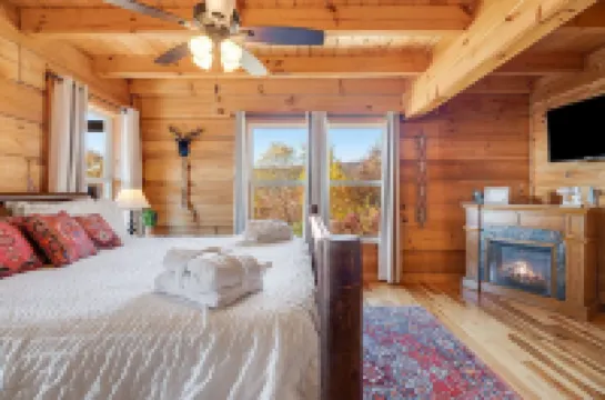 New Listing! Million Dollar Long Range Views-Hot Tub-King Suite