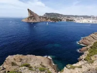 Magnificent villa with swimming pool and sea view