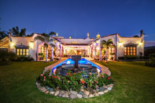 LUXURIOUS "HACIENDA ANTIGUA" - FEATURED ON TRAVEL SHOW,  'A SENSE OF PLACE'