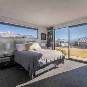 Modern Family  Holiday home with sensational views peaceful paradise (sleeps 11) Rooms