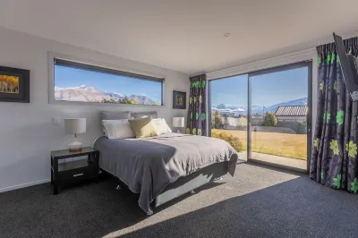 Modern Family  Holiday home with sensational views peaceful paradise (sleeps 11)