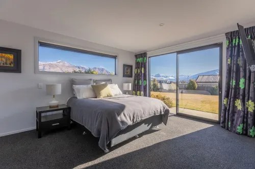 Modern Family  Holiday home with sensational views peaceful paradise (sleeps 11)