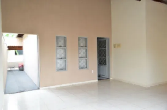 HOUSE W / POOL HEAT. SOLAR, AIR COND, WIFI AND TV WITH NETFLIX! SLEEPS 13 PEOPLE