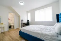 Entire Home in Niagara Falls Canada! 10 Minutes Walk to the Falls