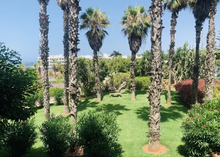 Sea view studio Отели в г. Ain Chock Hay Hassani