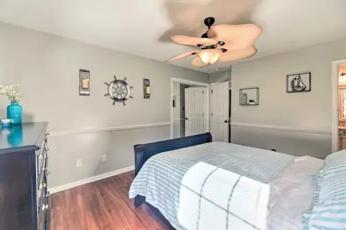 Beautiful Home 2 mins from MCAS Cherry Point and only 15 miles from the beach! Hotel a Havelock