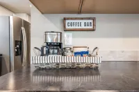 Mountain Living - Breathtaking View of Pikes Peak