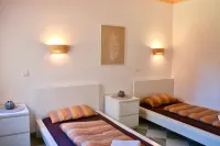 Spacious house for 6 people on ONE level no stairs !!