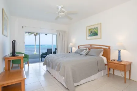 Right on the Beach! Ground Floor 2BD/2BA Condo at Castaways Cove in the East End