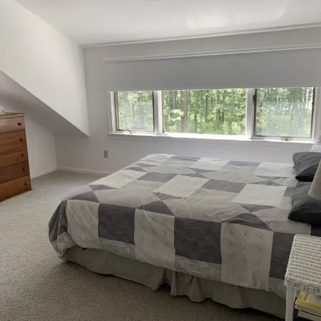 Bright & airy 4BR contemporary in Little Neck Bay, New Seabury. 1mi to beach.