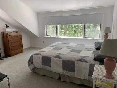 Bright & airy 4BR contemporary in Little Neck Bay, New Seabury. 1mi to beach. 제우 폰드 보호관리지구 주변 호텔