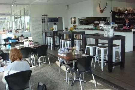 HARBOURSIDE GETAWAY!!! Отели в г. Уан Три Пойнт