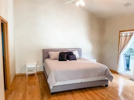 Large Group Retreat w/ secluded party room and private pool