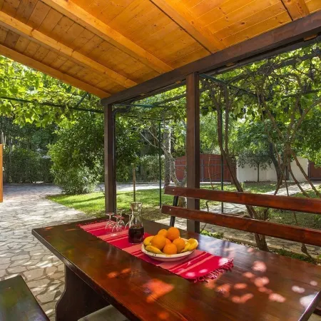 Mediterranes Ferienhaus mit Garten 200 m vom Meer