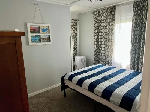 Year Round Lake Front Cottage on Quiet Cove on Webster Lake