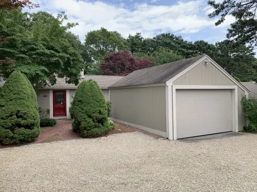 Cape Gem in New Seabury resort & near the beach.