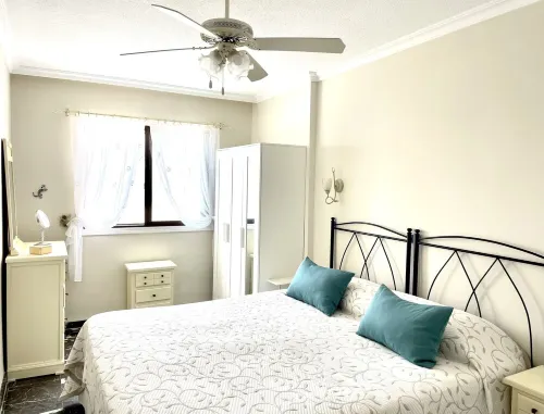 ROMANTIC RETREAT IN PRIME POSITION WITH STUNNING VIEWS TO CLIFFS, MARINA & SEA.