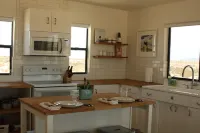 Huge Views in North Joshua Tree w/ Outdoor Bathtub & Shower