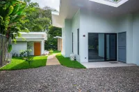 Villa El Perezoso, hot tub, close 2 beach!