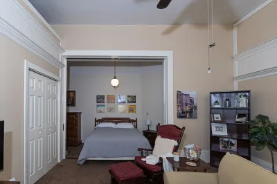 Historic "Battle House" Apartment - Uptown Columbus Coca-Cola Space Science Center附近的飯店