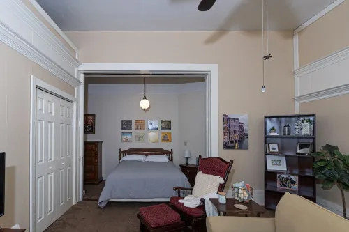 Historic "Battle House" Apartment - Uptown Columbus