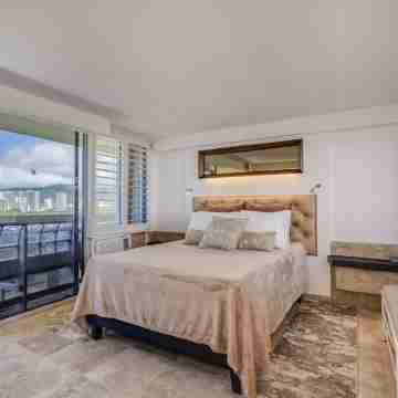 Gorgeous Diamond Head Penthouse Studio Stunning views, Private Balcony. Rooms