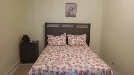 Sunny 2-Bedroom Retreat in Multi-Family Home Отели в г. Запад Энд