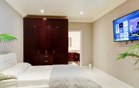 Beautiful Ocean Front Condo! Rosarito Beach- VIEWS Отели рядом с достопримечательностью «Baja Gallery»