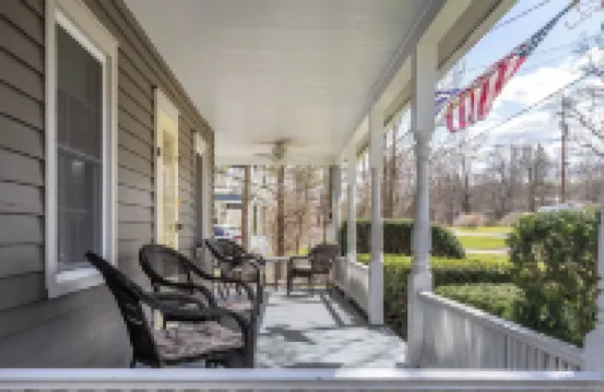 Spacious 4-bedroom vacation home steps to Keuka Lake