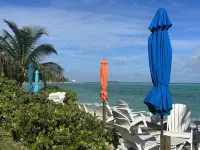 Beachfront large 2/2 on Spanish Wells' northside beach. Sun deck by the water.