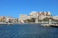 CALVI, T2, Sea view, Wifi, beach and center 5 mn away, Air-conditioned, 4personnes - 2-Star