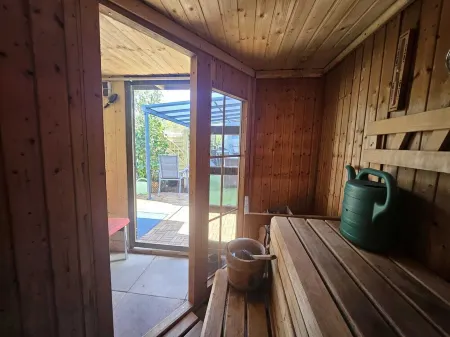 Cozy vacation apartment for 6 people with pool, sauna and whirlpool