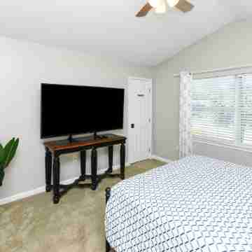 Beautiful Villa in Myrtle Beach within 4 min walk to the beach Rooms