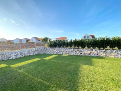 Elegant and cosy private house with garden close to lake Balaton. Hotel a 