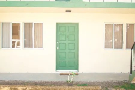 Charming 2BD Private Condo for Families/ 3 beds / washer and dryer in building Отели рядом с достопримечательностью «Тамон Бич»