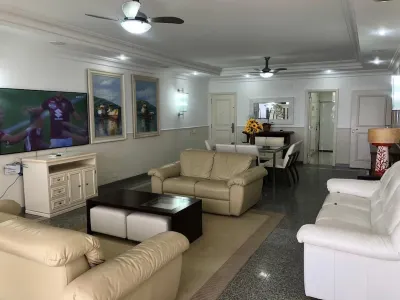 APARTMENT FACING THE SEA, HIGH STANDARD Hotell i Centro