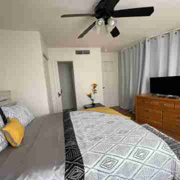 Charming 2-bedroom apartment with WiFi, AC in fabulous Phoenix Rooms