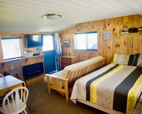 Renovated Bungalo Village Cottage on Crystal-Clear Newfound Lake Hotels in Bristol