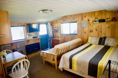 Renovated Bungalo Village Cottage on Crystal-Clear Newfound Lake