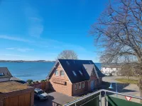 Sonnige Ferienwohnung mit Südbalkon und Meerblick