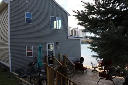 Our Cottage on Conesus Lake Отели в г. Ливингстон