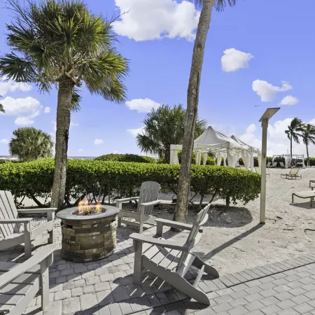 Sundial D310  Charming Beachfront Getaway!